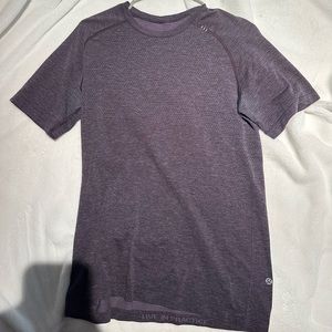 Lululemon Metal Vent Tech Shirt Size Medium Purple